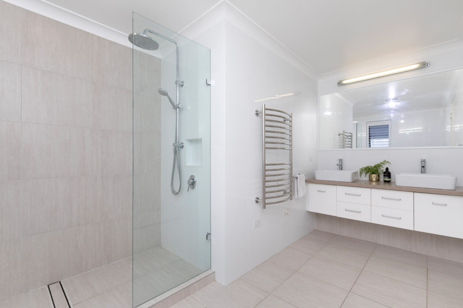 42 Carey Street, BARDON, QLD 4065 AUS