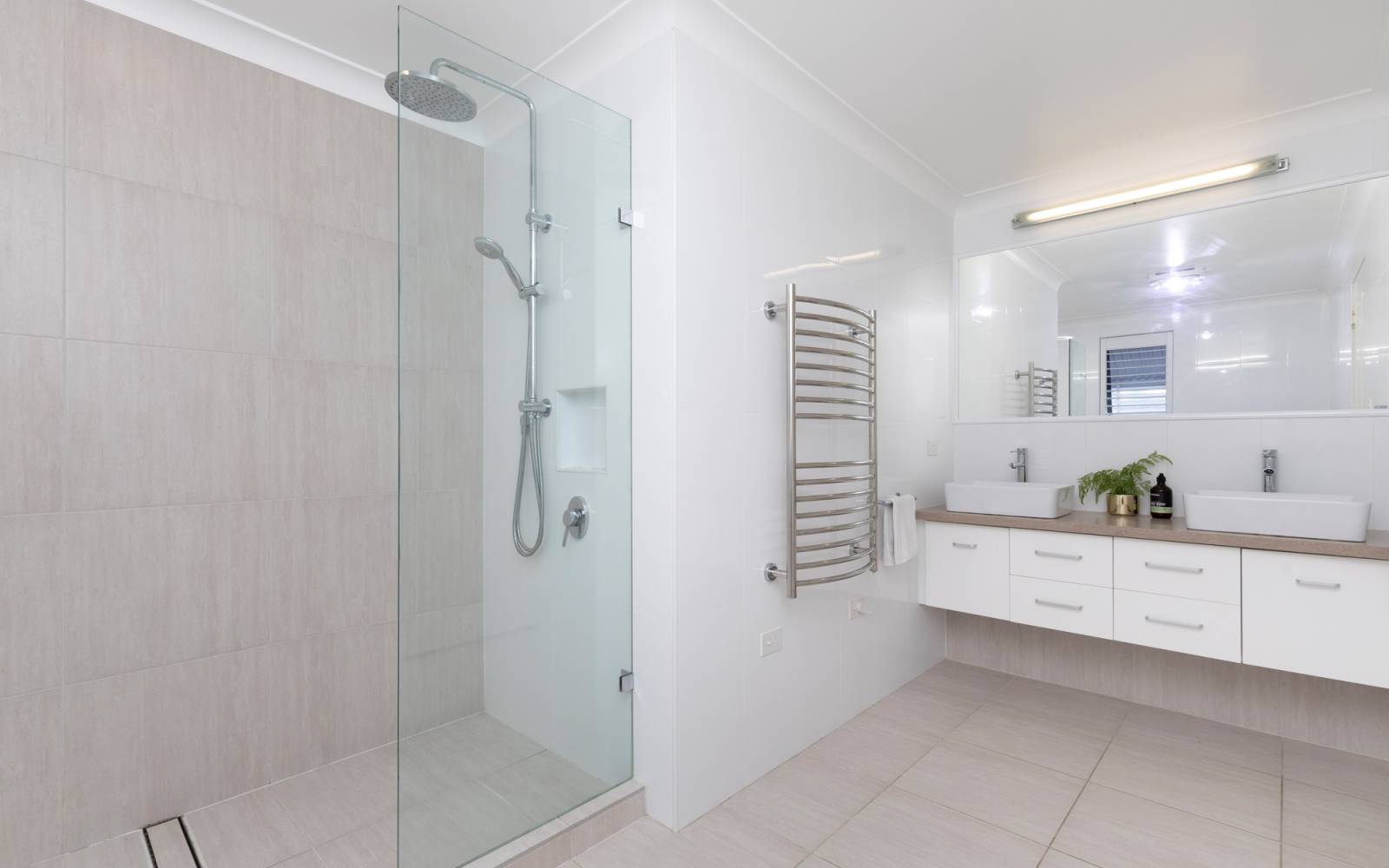 42 Carey Street, BARDON, QLD 4065 AUS