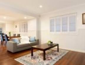 42 Carey Street, BARDON, QLD 4065 AUS