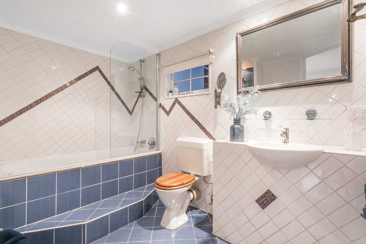 11 Ijong Street, KENMORE, QLD 4069 AUS