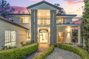 9 Harvey Close, BROOKFIELD, QLD 4069 AUS