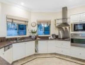 9 Harvey Close, BROOKFIELD, QLD 4069 AUS