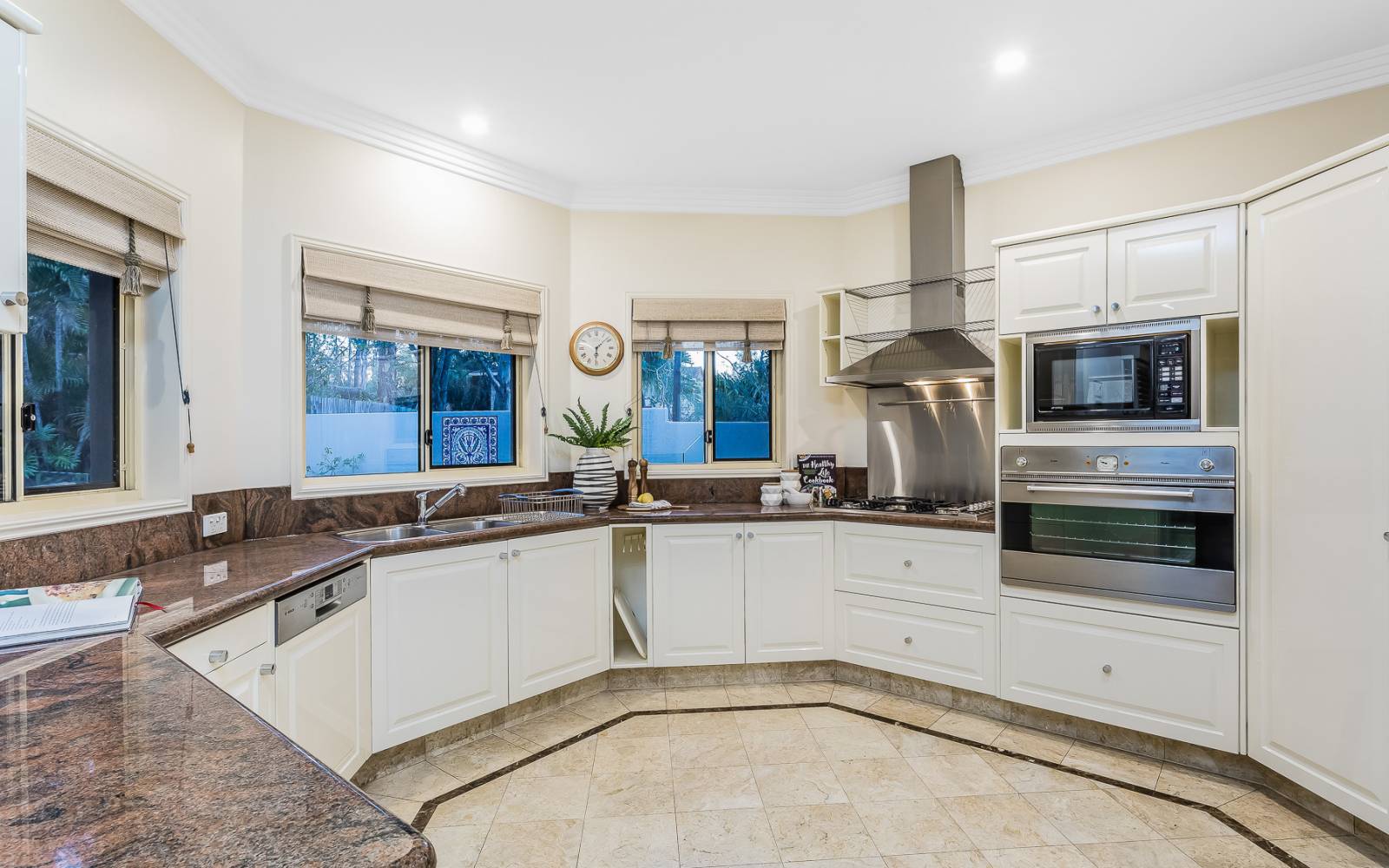 9 Harvey Close, BROOKFIELD, QLD 4069 AUS