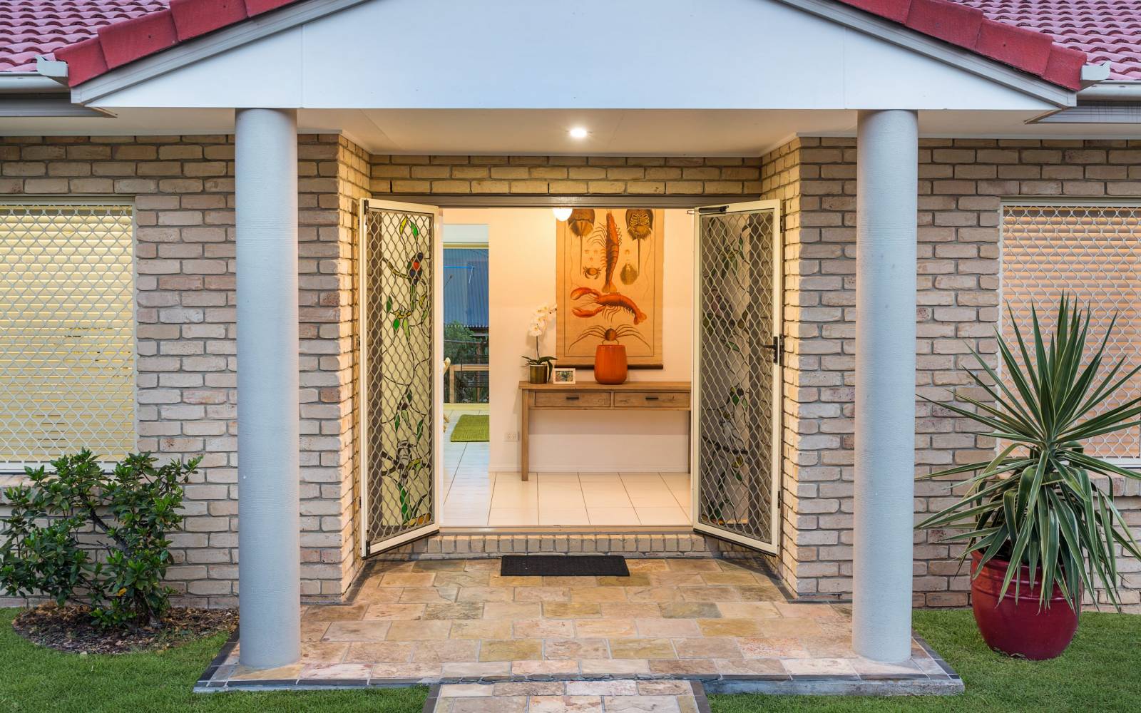 19 Mukurta Street, CHAPEL HILL, QLD 4069 AUS