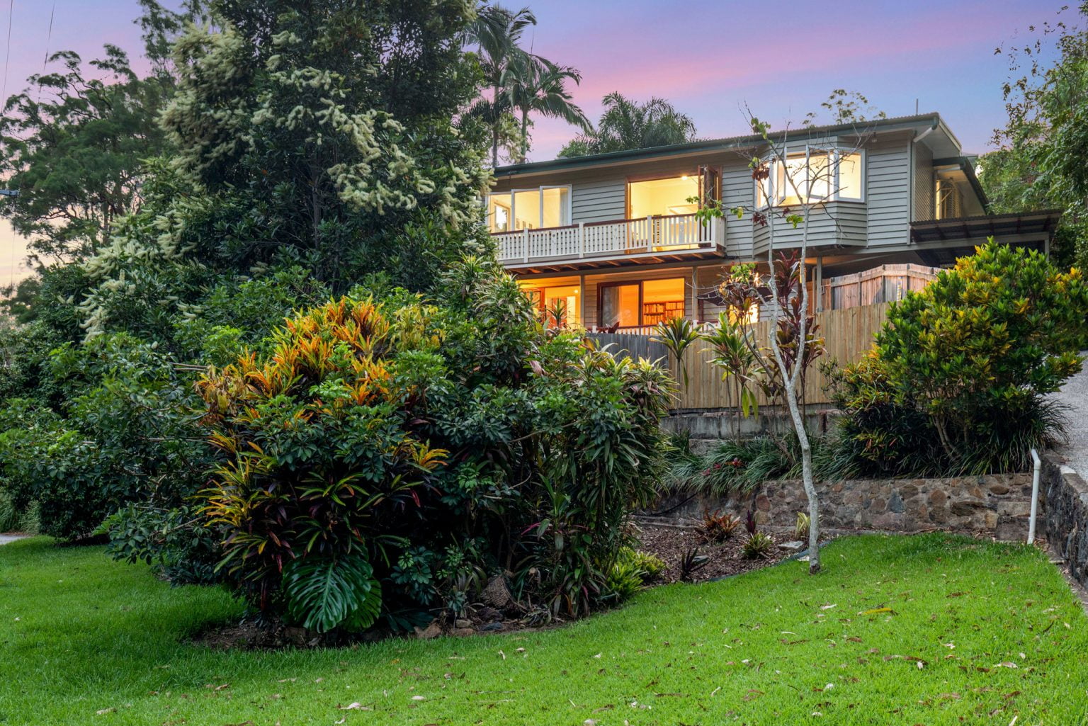 22 Barnett Road, BARDON, QLD 4065 AUS