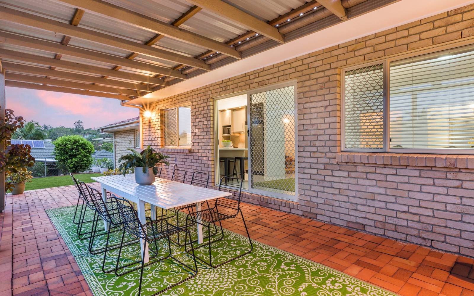 19 Mukurta Street, CHAPEL HILL, QLD 4069 AUS