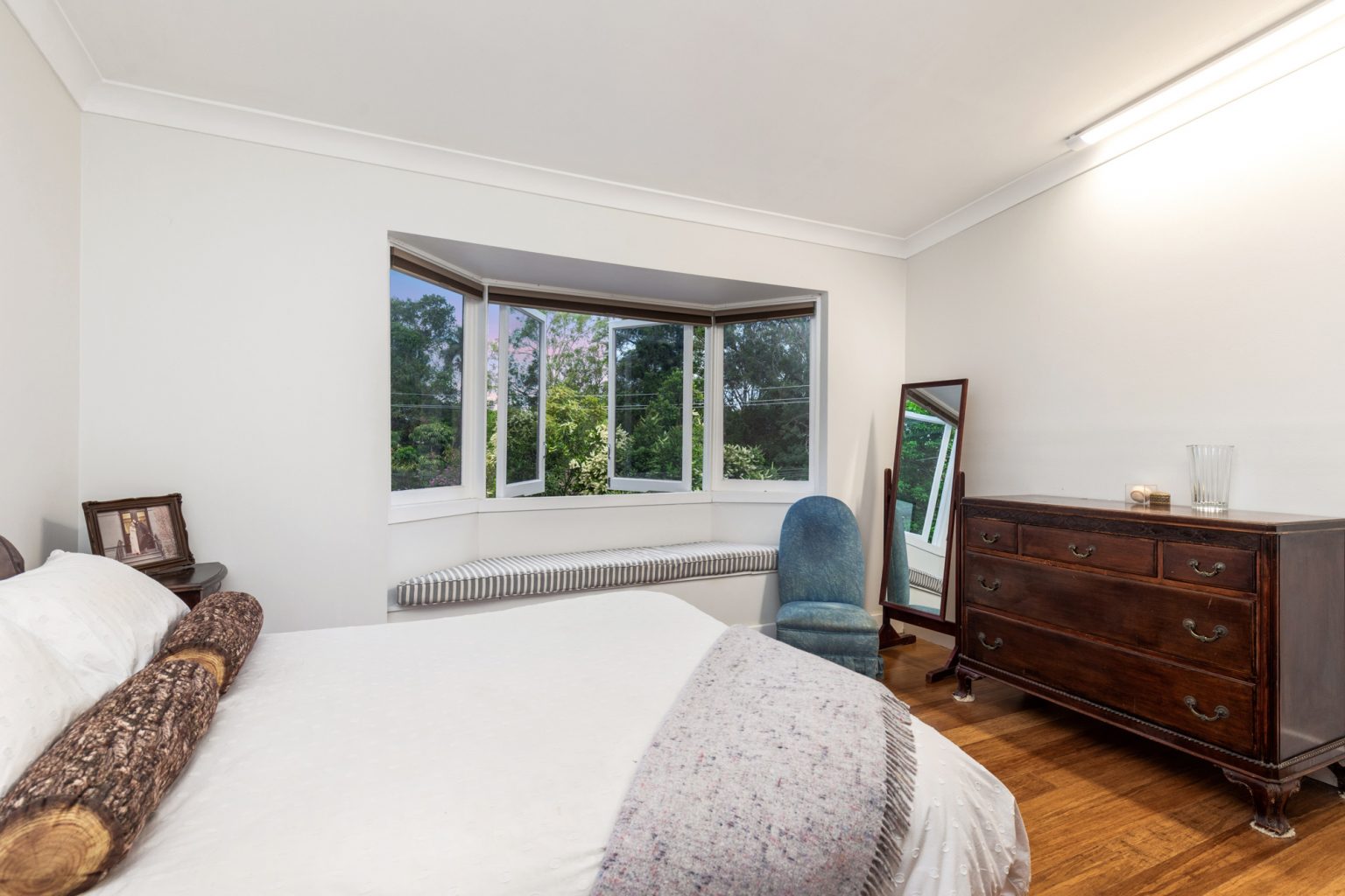 22 Barnett Road, BARDON, QLD 4065 AUS