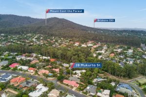 19 Mukurta Street, CHAPEL HILL, QLD 4069 AUS