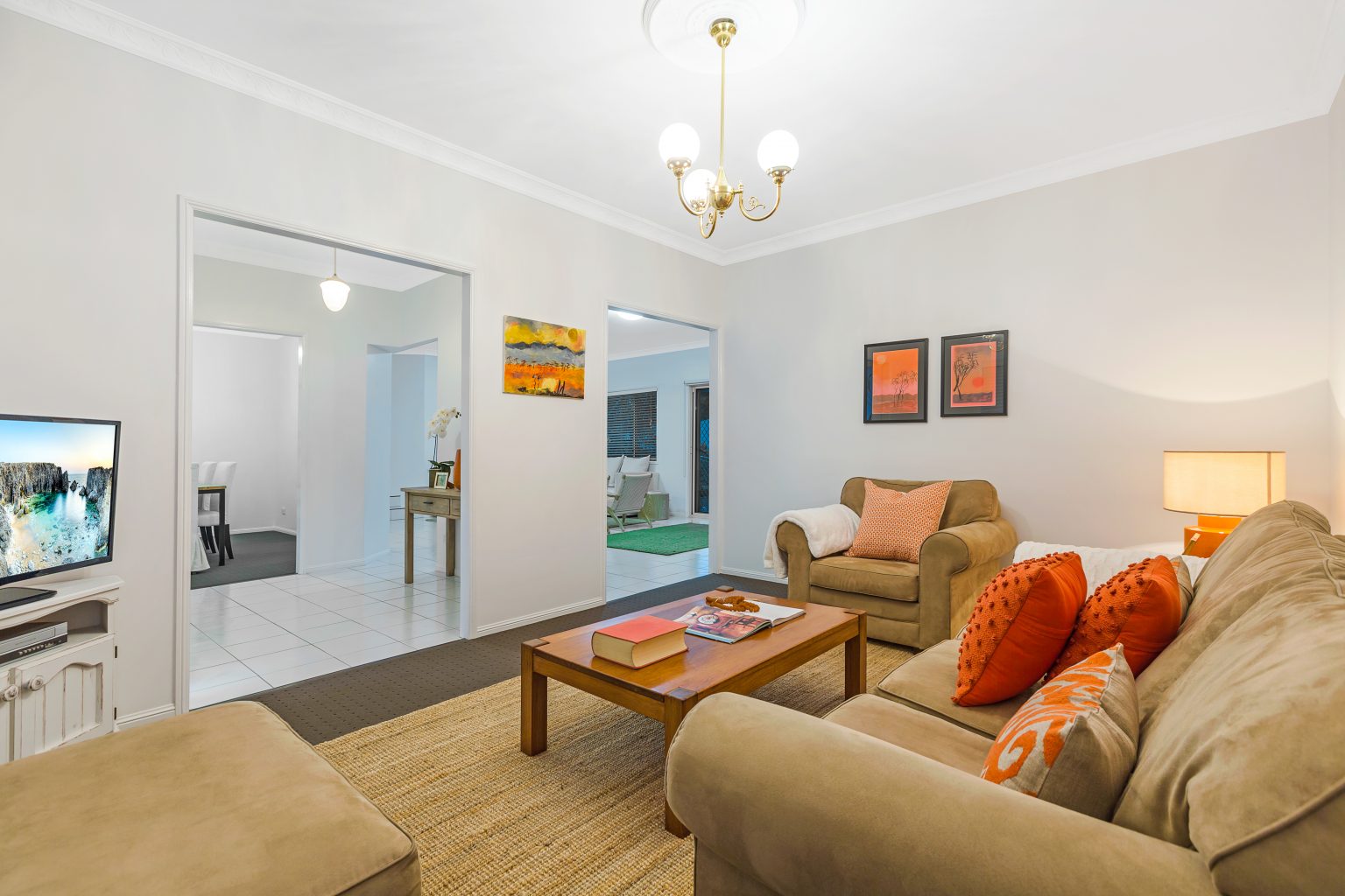19 Mukurta Street, CHAPEL HILL, QLD 4069 AUS