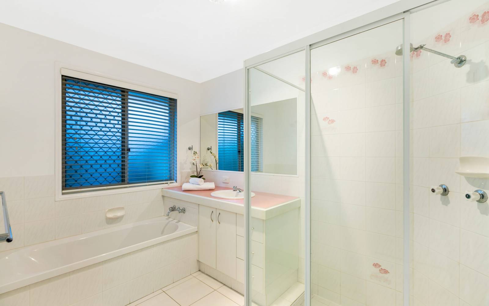 19 Mukurta Street, CHAPEL HILL, QLD 4069 AUS