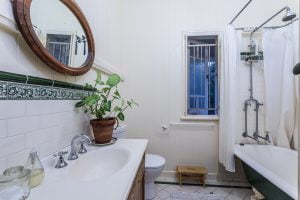 160 Simpsons Road, BARDON, QLD 4065 AUS