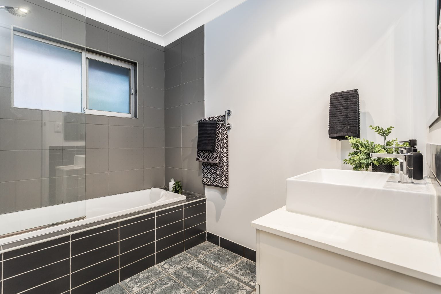 15 Foinaven Street, KENMORE, QLD 4069 AUS