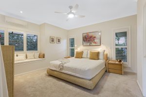 4 Ngeringa Crescent, CHAPEL HILL, QLD 4069 AUS