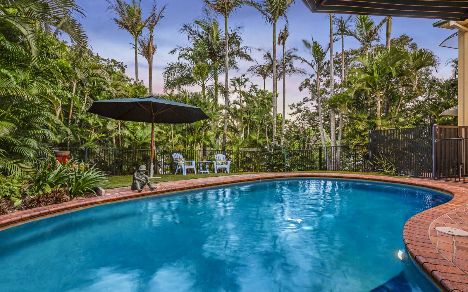 4 Ngeringa Crescent, CHAPEL HILL, QLD 4069 AUS