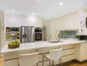 4 Ngeringa Crescent, CHAPEL HILL, QLD 4069 AUS