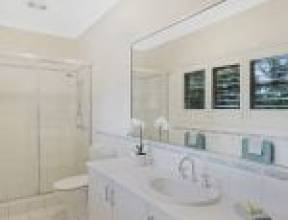 4 Ngeringa Crescent, CHAPEL HILL, QLD 4069 AUS