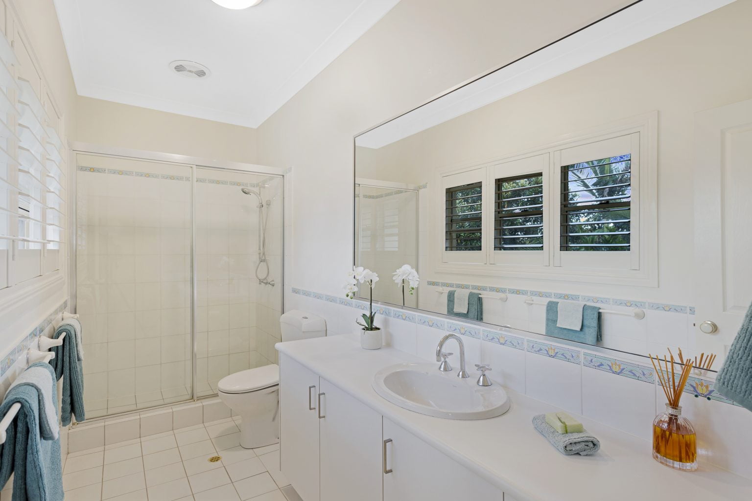 4 Ngeringa Crescent, CHAPEL HILL, QLD 4069 AUS