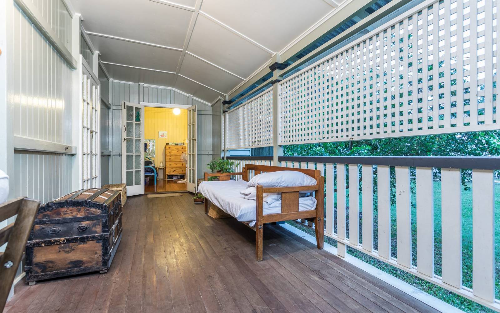 160 Simpsons Road, BARDON, QLD 4065 AUS