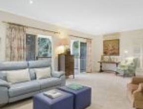 4 Ngeringa Crescent, CHAPEL HILL, QLD 4069 AUS