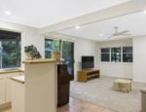 4 Ngeringa Crescent, CHAPEL HILL, QLD 4069 AUS