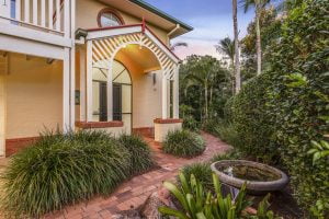 4 Ngeringa Crescent, CHAPEL HILL, QLD 4069 AUS