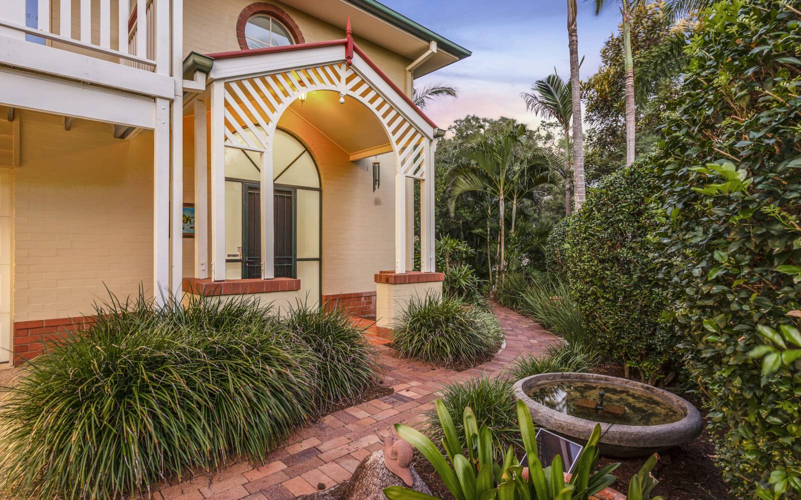 4 Ngeringa Crescent, CHAPEL HILL, QLD 4069 AUS