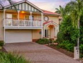 4 Ngeringa Crescent, CHAPEL HILL, QLD 4069 AUS