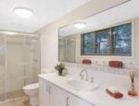 4 Ngeringa Crescent, CHAPEL HILL, QLD 4069 AUS