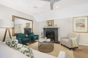 20 Scenic Road, KENMORE, QLD 4069 AUS