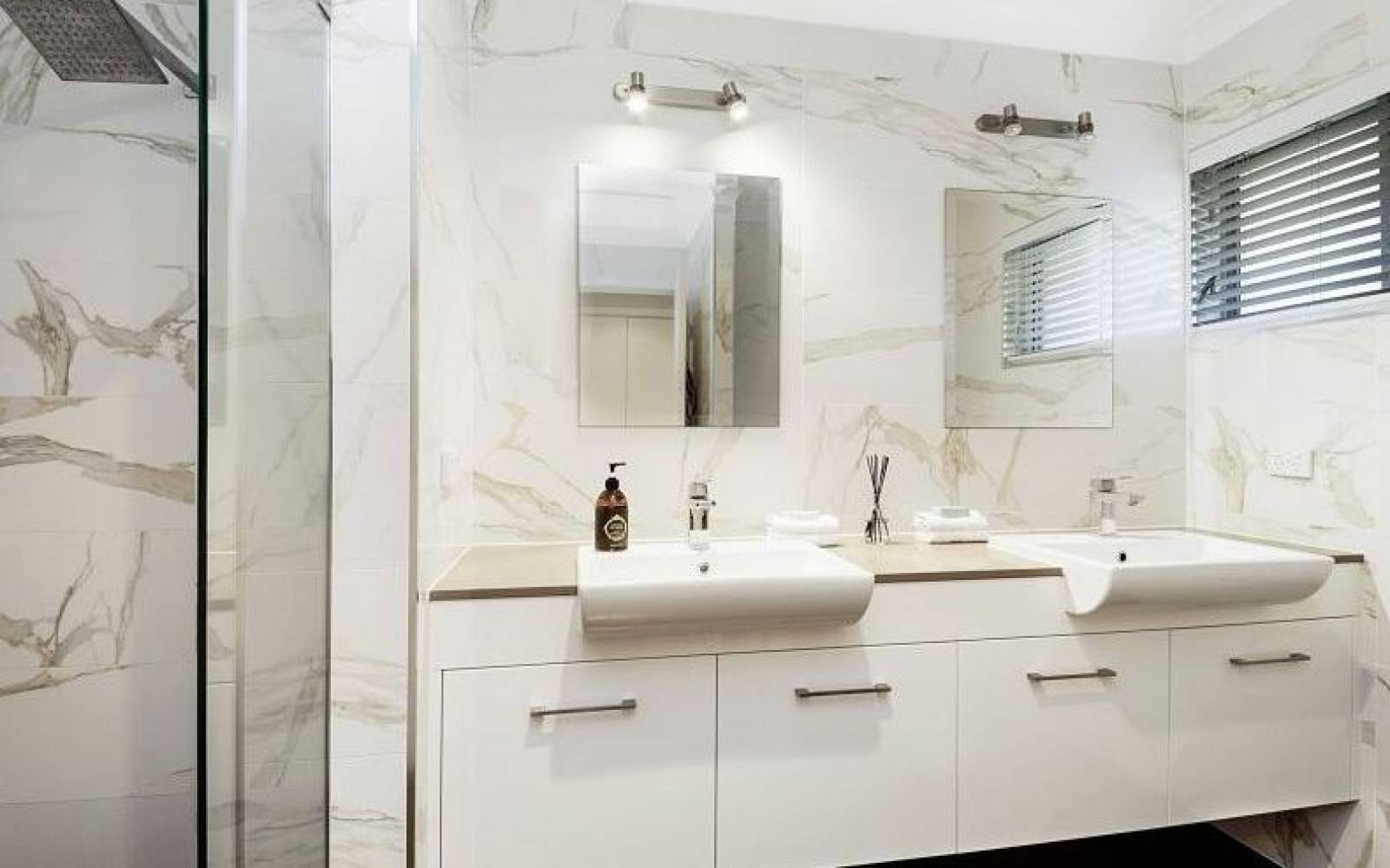 20 Scenic Road, KENMORE, QLD 4069 AUS