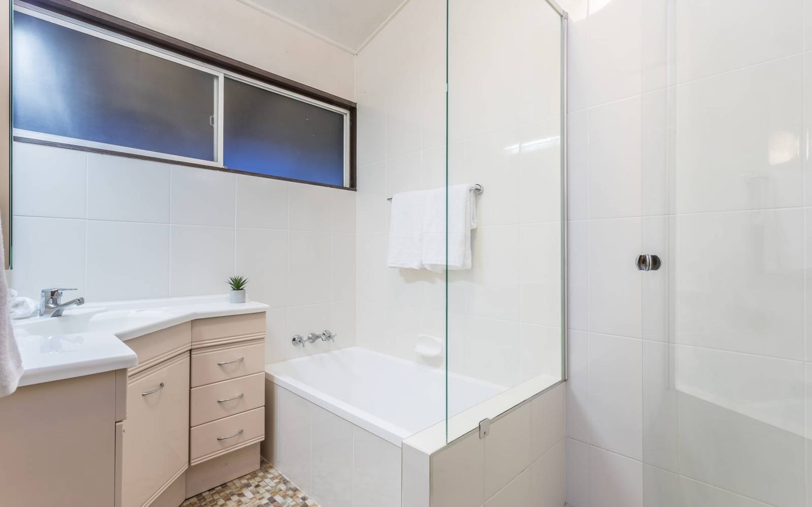 10 Tallaroon Street, JINDALEE, QLD 4074 AUS