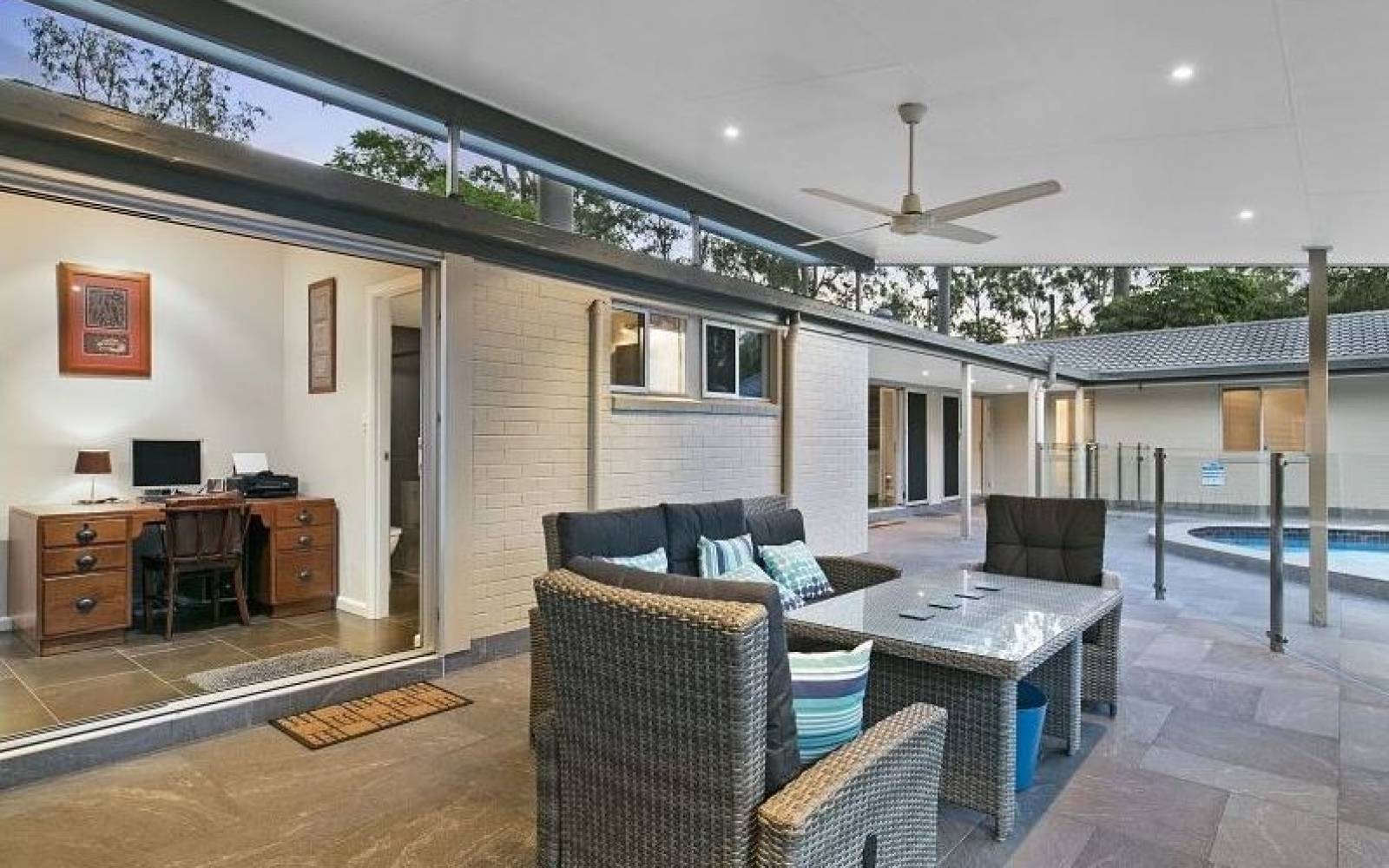 20 Scenic Road, KENMORE, QLD 4069 AUS