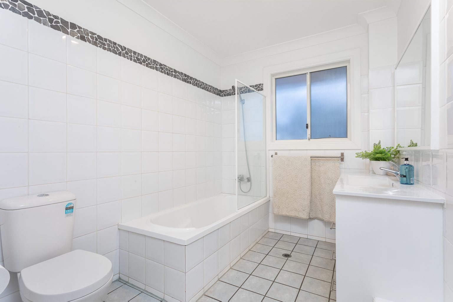 164 Sunset Road, KENMORE, QLD 4069 AUS