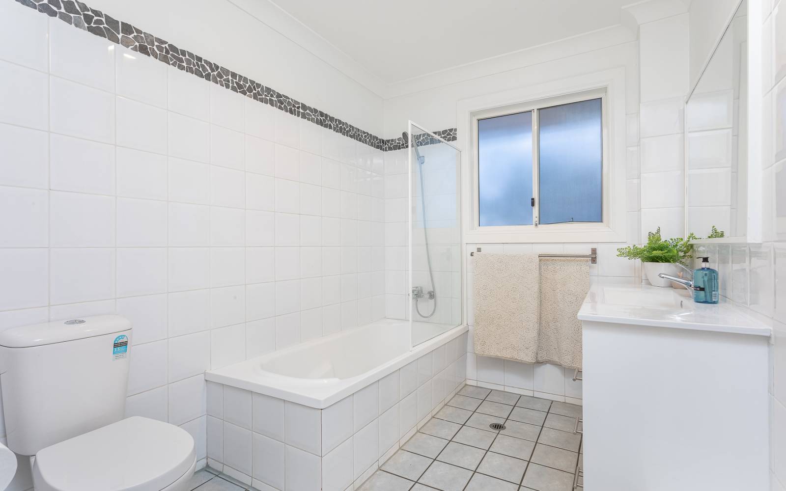 164 Sunset Road, KENMORE, QLD 4069 AUS