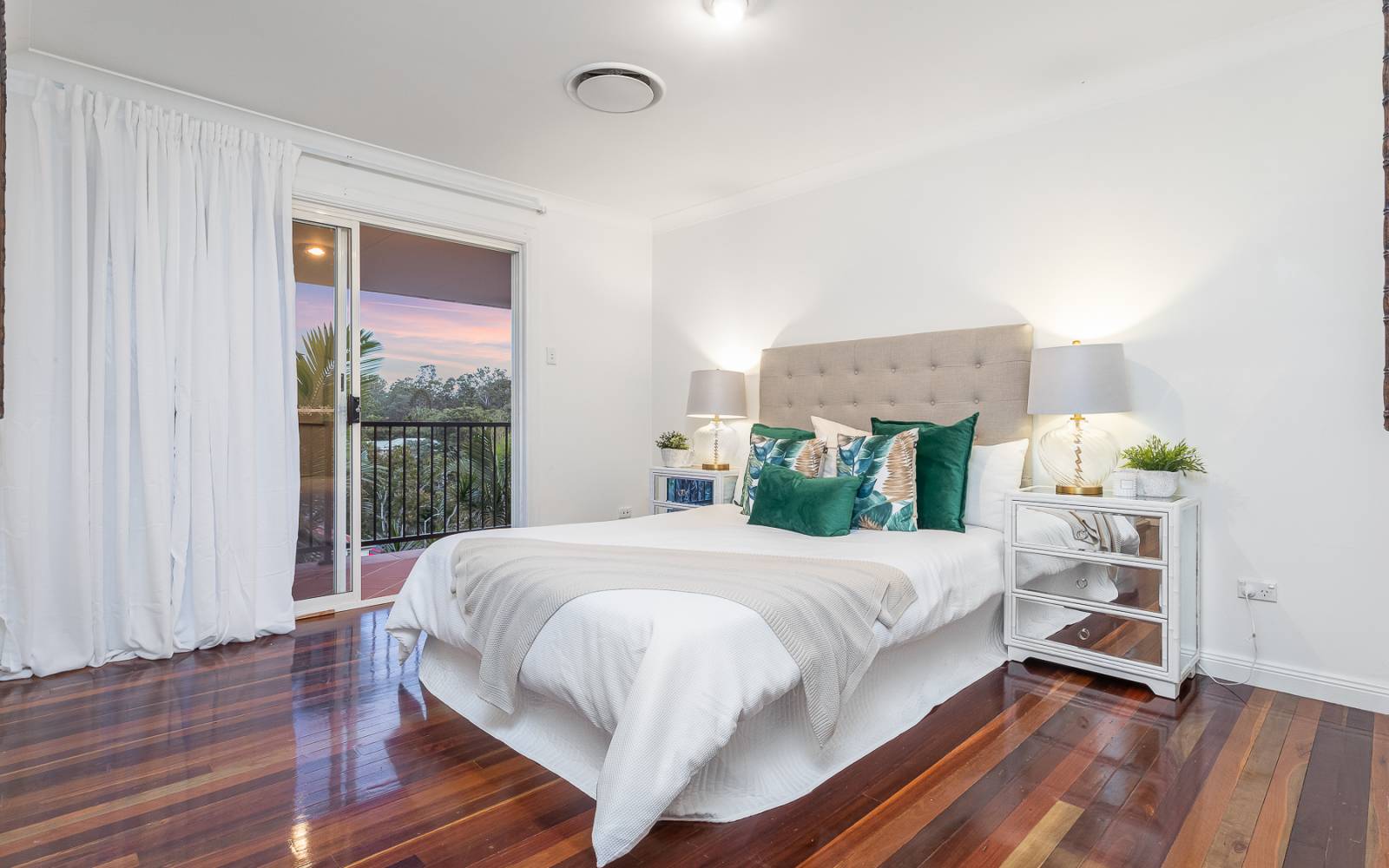 164 Sunset Road, KENMORE, QLD 4069 AUS