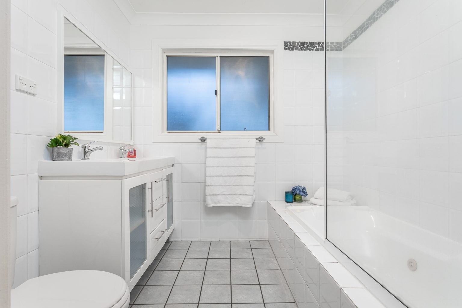 164 Sunset Road, KENMORE, QLD 4069 AUS