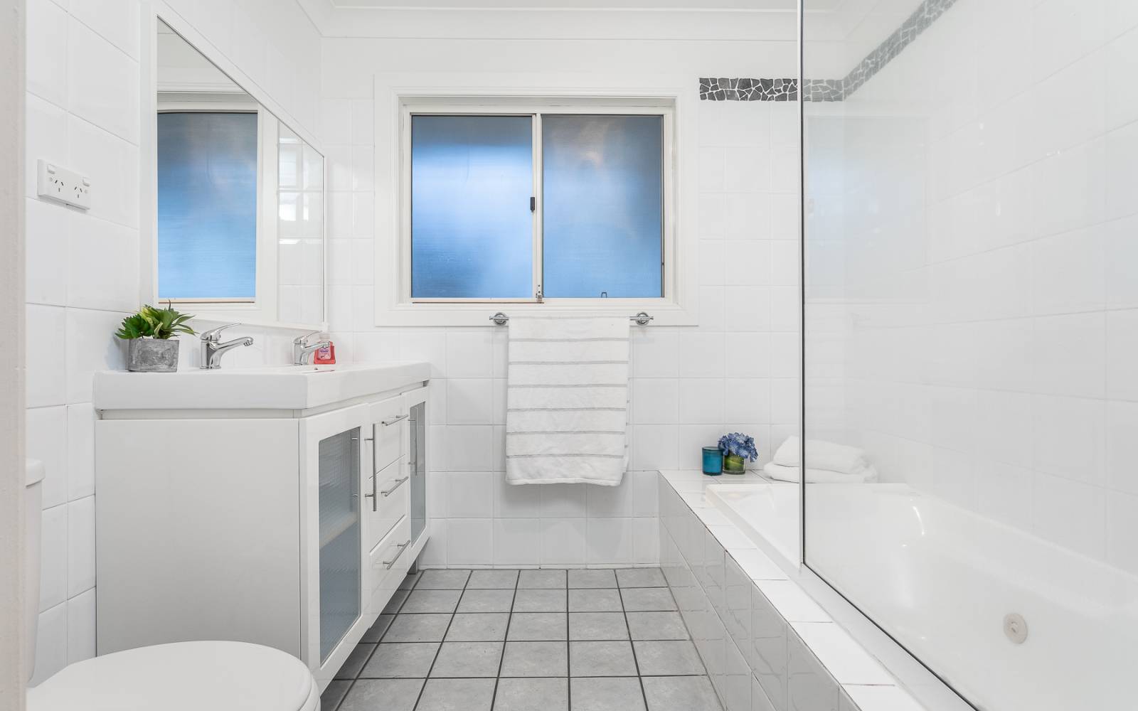 164 Sunset Road, KENMORE, QLD 4069 AUS