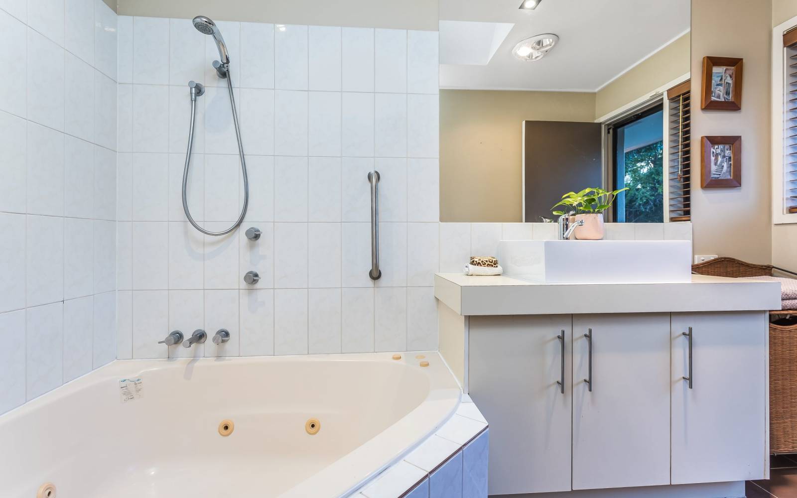 20 Appin Street, KENMORE, QLD 4069 AUS