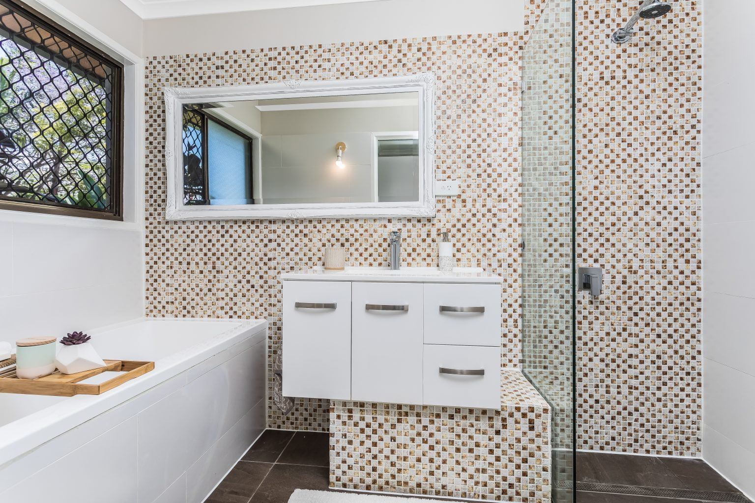 1070 Moggill Road, KENMORE, QLD 4069 AUS