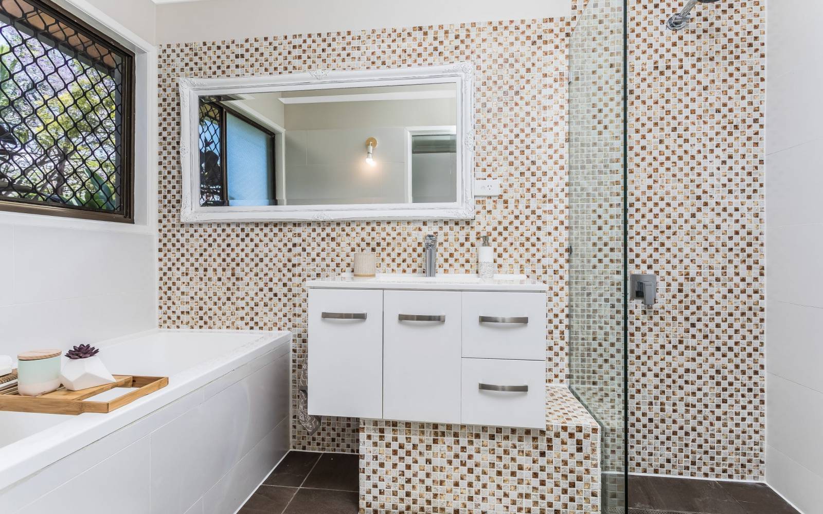 1070 Moggill Road, KENMORE, QLD 4069 AUS