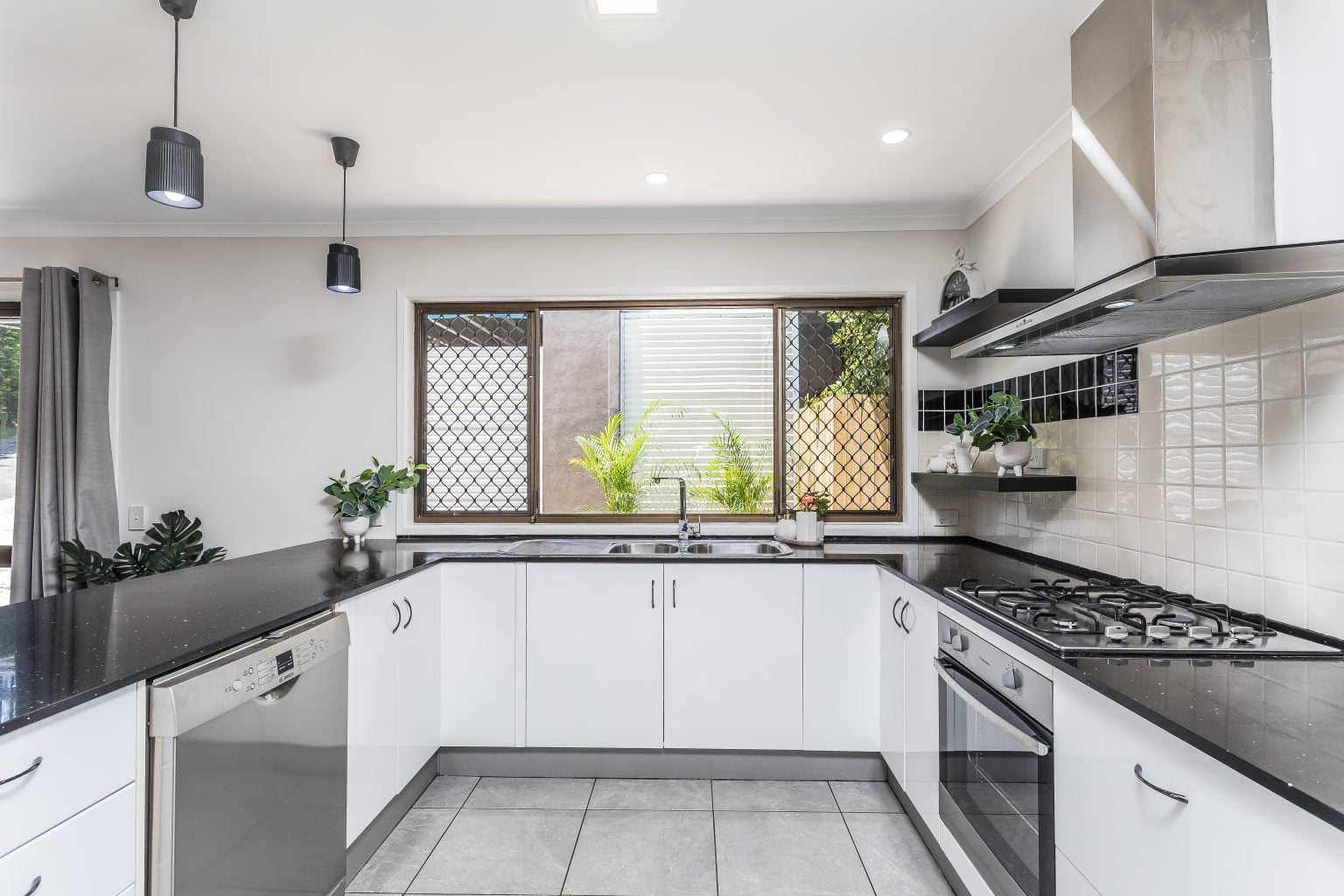 1070 Moggill Road, KENMORE, QLD 4069 AUS