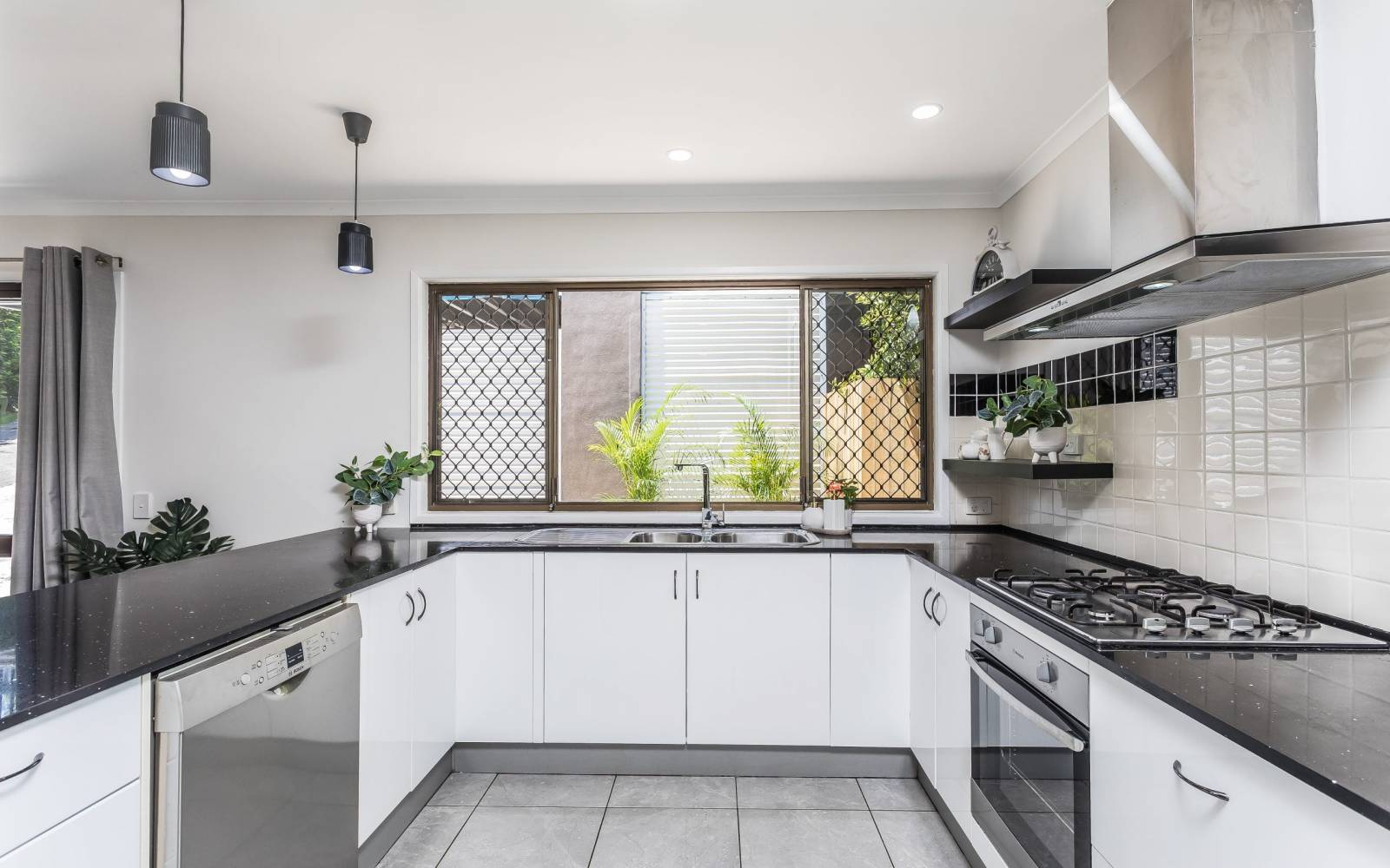 1070 Moggill Road, KENMORE, QLD 4069 AUS