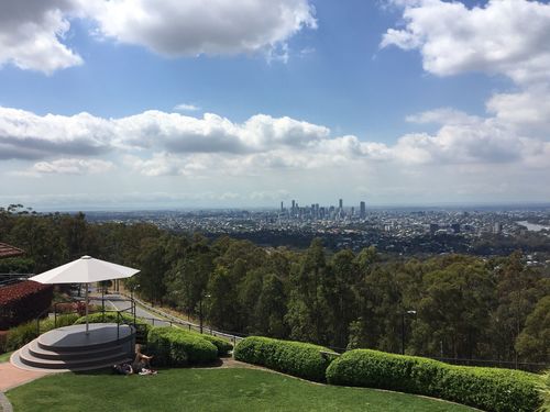 A far away view of brisbane from the top of mt coot-tha reserve park