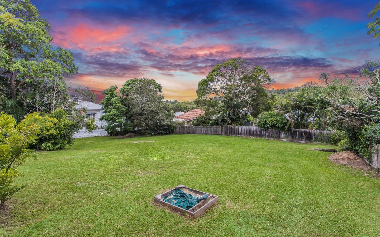 160 Simpsons Road, BARDON, QLD 4065 AUS