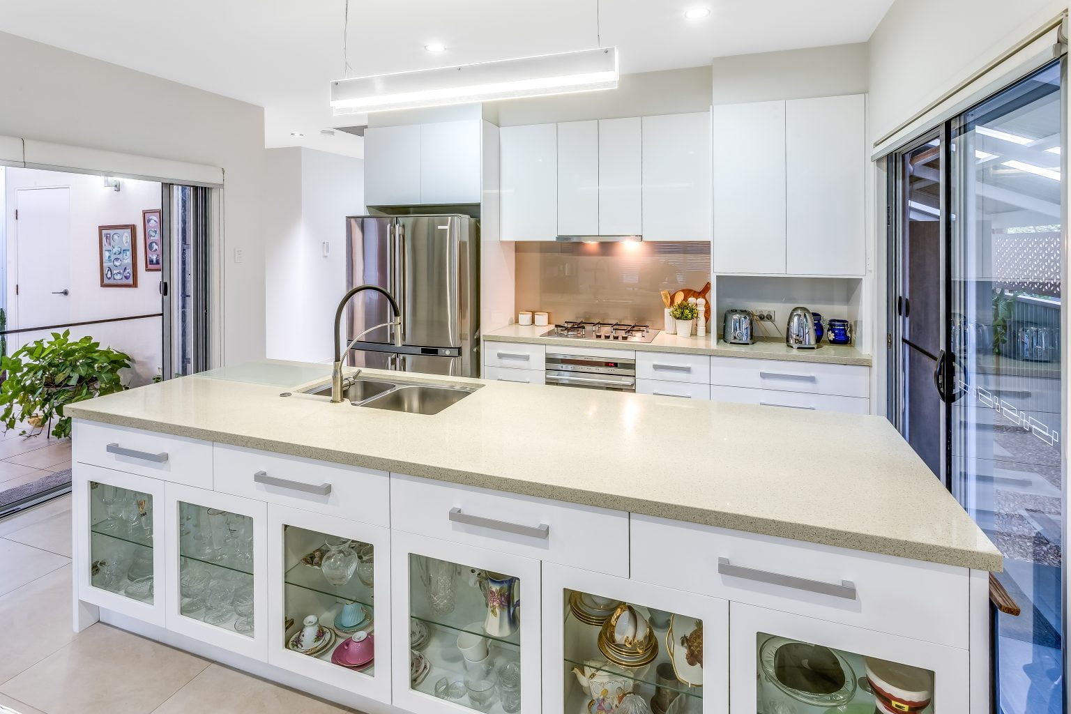61 Akuna Street, KENMORE, QLD 4069 AUS