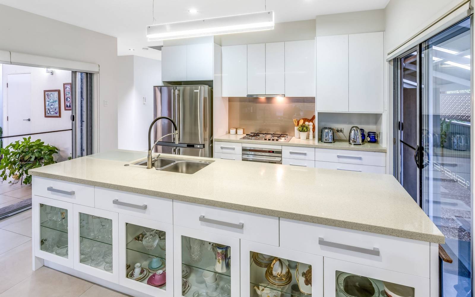 61 Akuna Street, KENMORE, QLD 4069 AUS