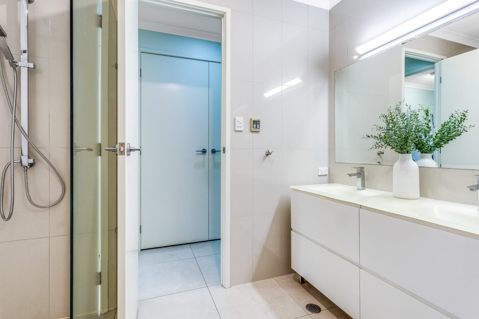 61 Akuna Street, KENMORE, QLD 4069 AUS