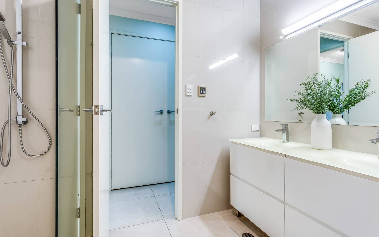 61 Akuna Street, KENMORE, QLD 4069 AUS