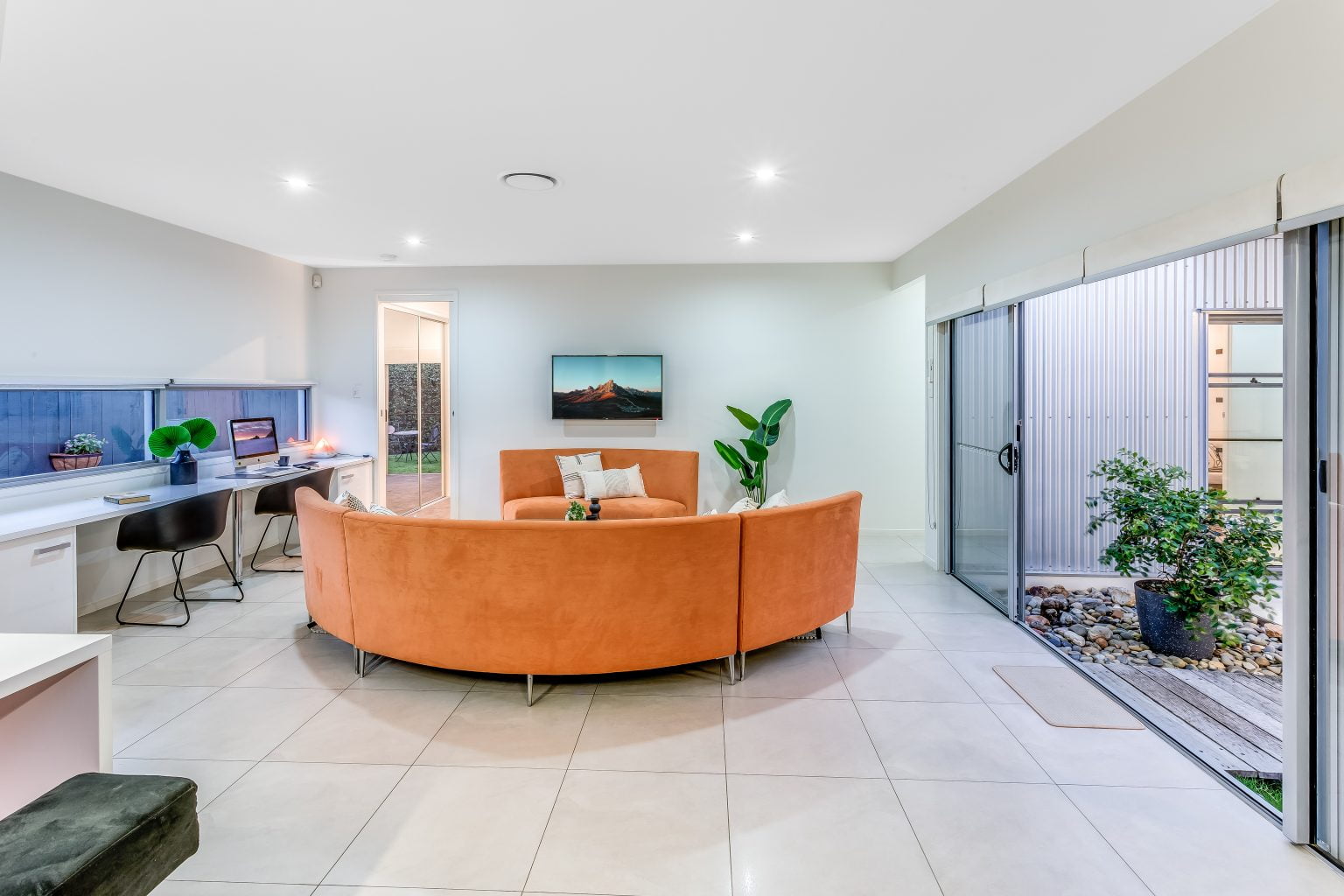 61 Akuna Street, KENMORE, QLD 4069 AUS