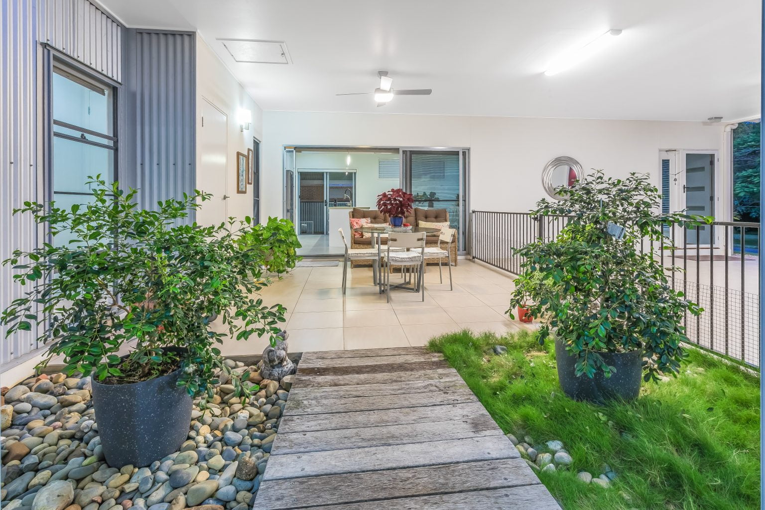 61 Akuna Street, KENMORE, QLD 4069 AUS